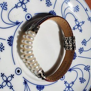 Pearl and leather bracelet